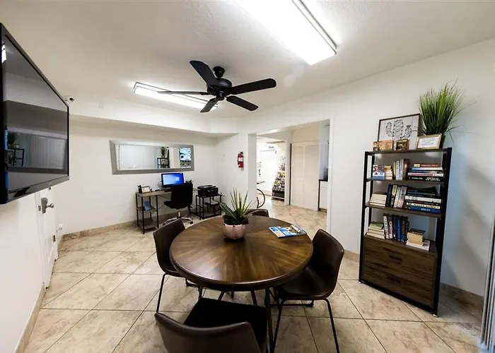 122 Fully Furnished 1br Suite-prime Location Apartment *