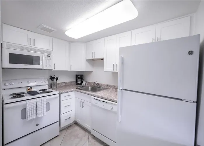 122 Fully Furnished 1br Suite-prime Location
