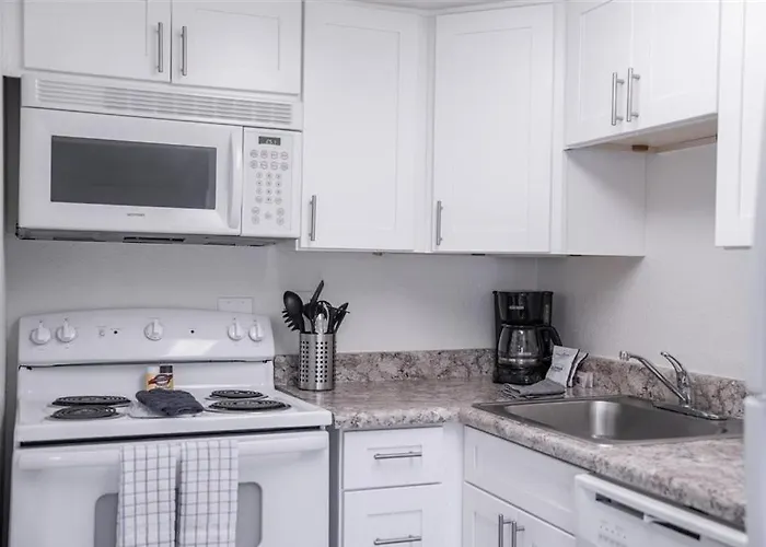 Apartment 122 Fully Furnished 1br Suite-prime Location