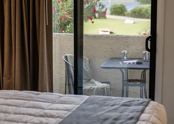 Apartment 122 Fully Furnished 1br Suite-prime Location *